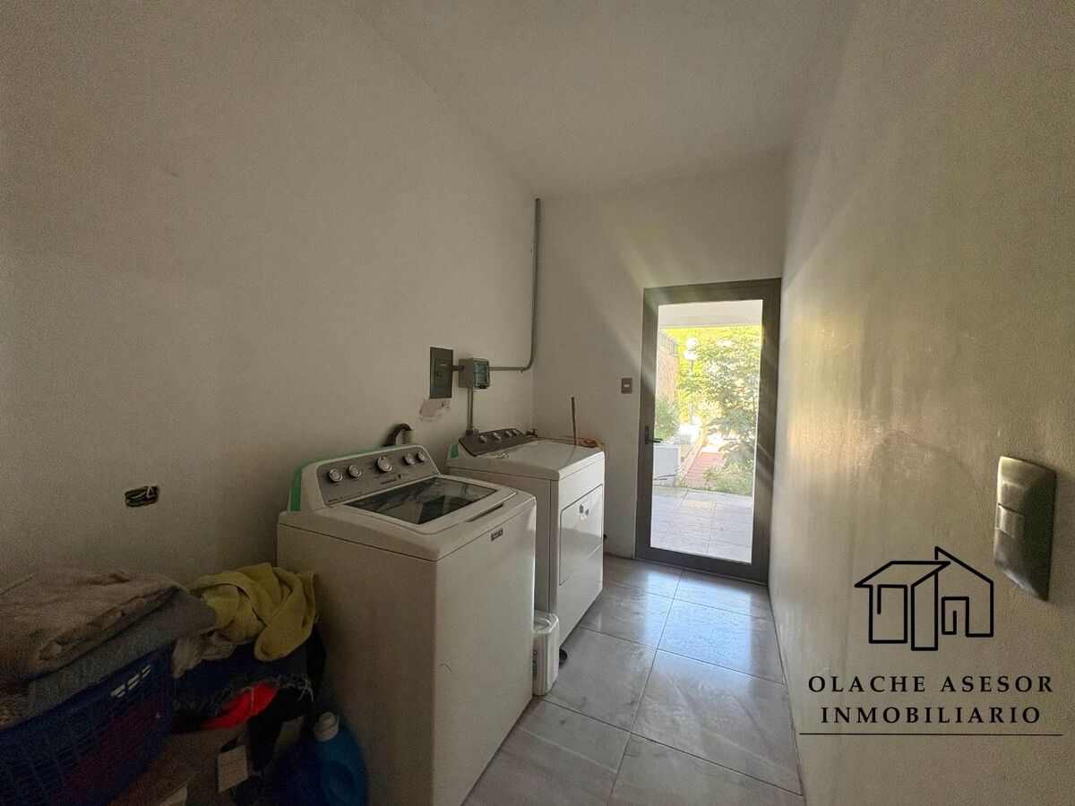 12 of 20: LAVANDERIA