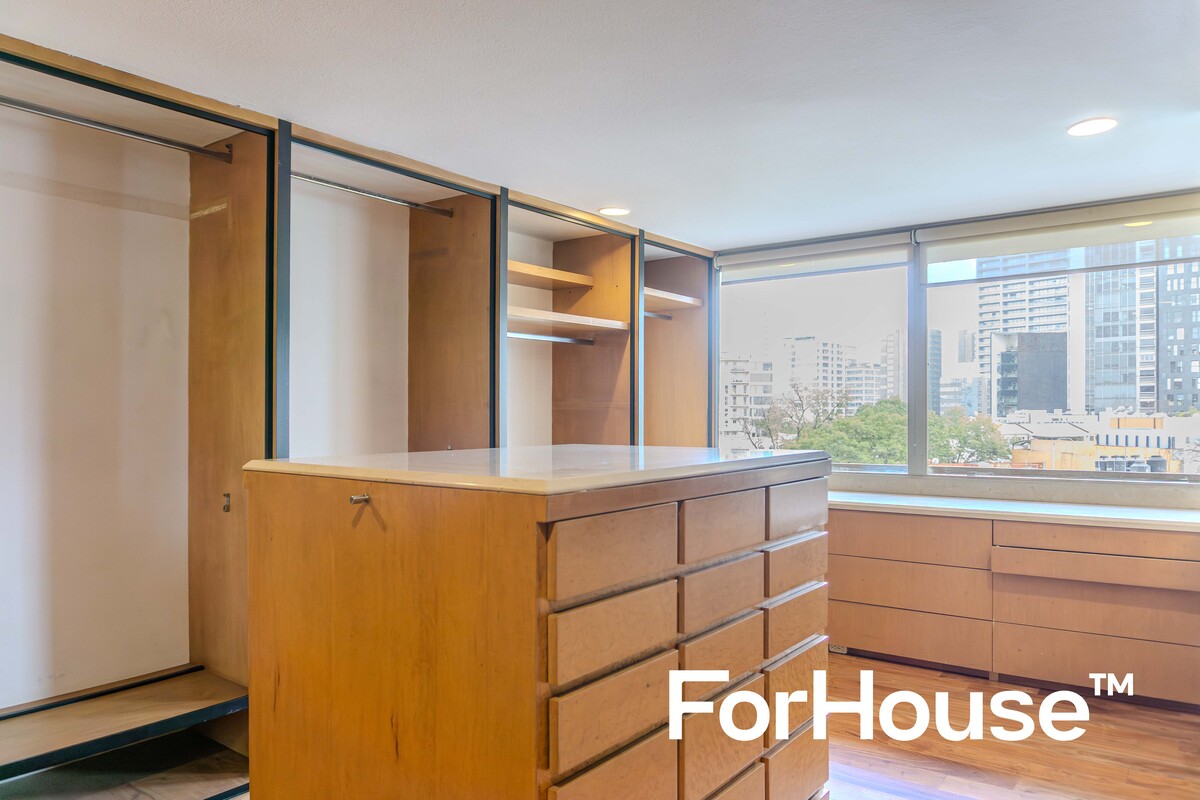 16 de 21: Vestidor recámara principal