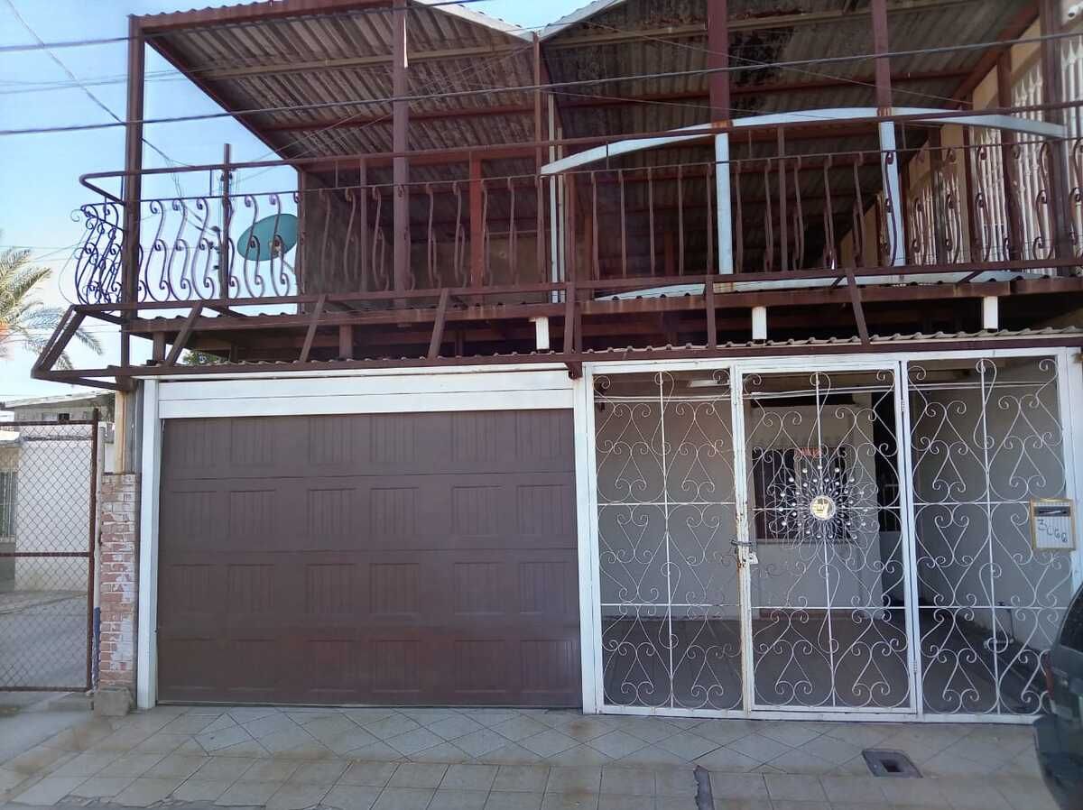 1 de 8: frente de la casa