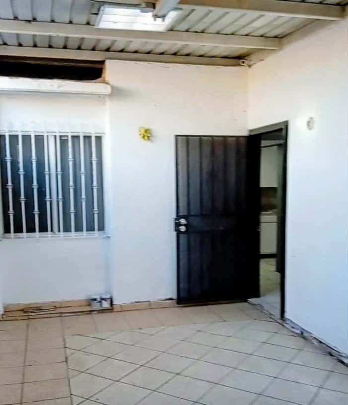 6 de 8: entrada de la casa