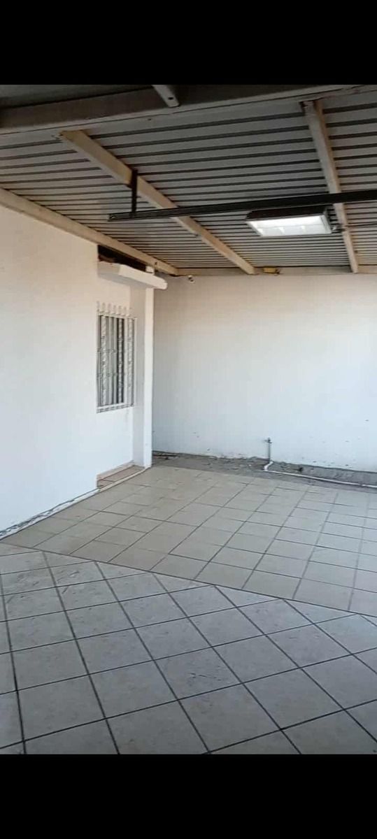 7 de 8: patio del frente