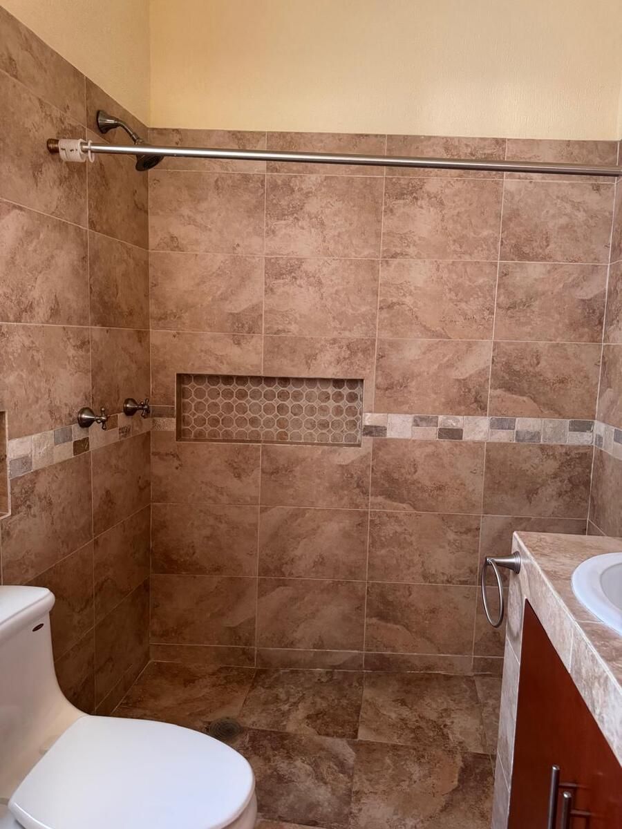 9 de 28: baño en planta alta.