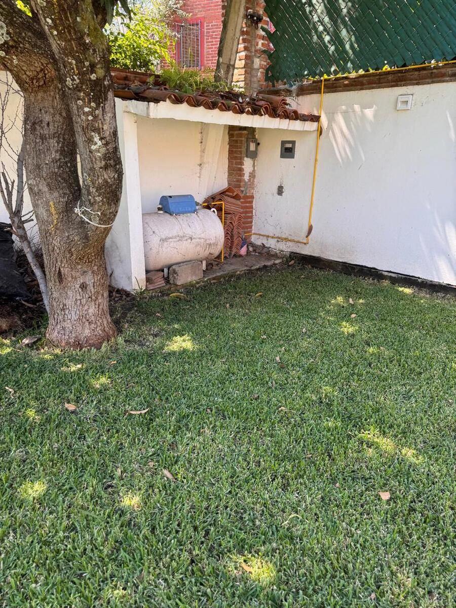 20 de 28: Tanque estacionario de 300 lts bajo cubierta de loza.