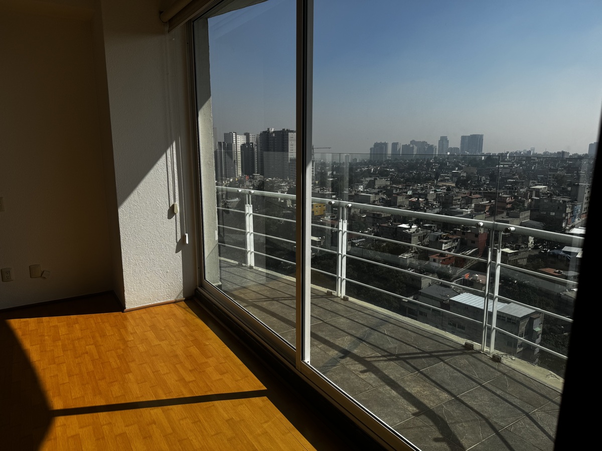 2 de 48: Balcón grande