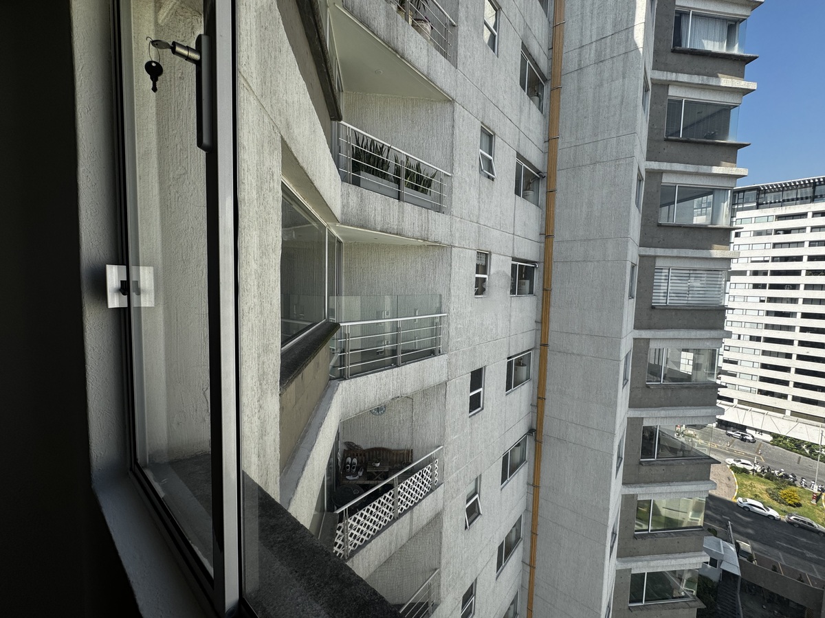 20 de 48: Fachada, balcones