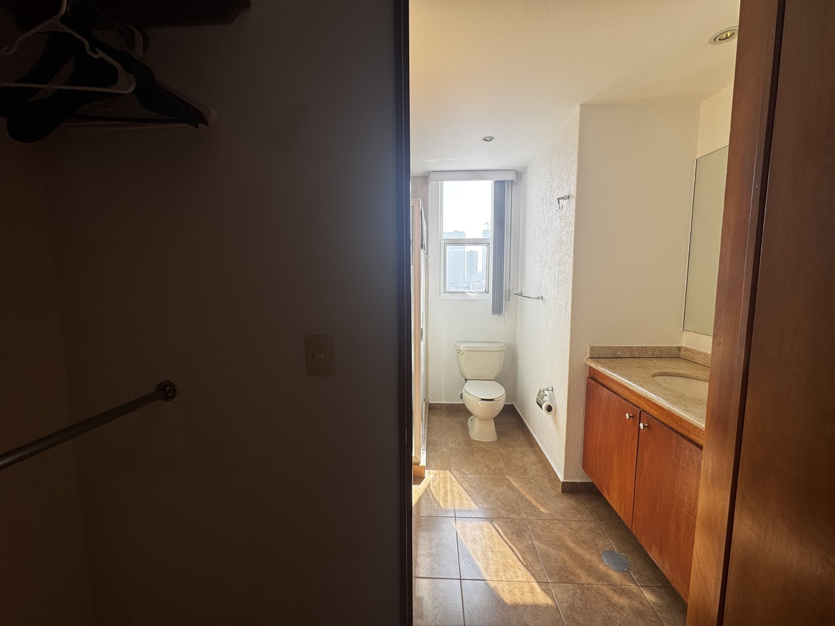 21 de 48: Baño principal