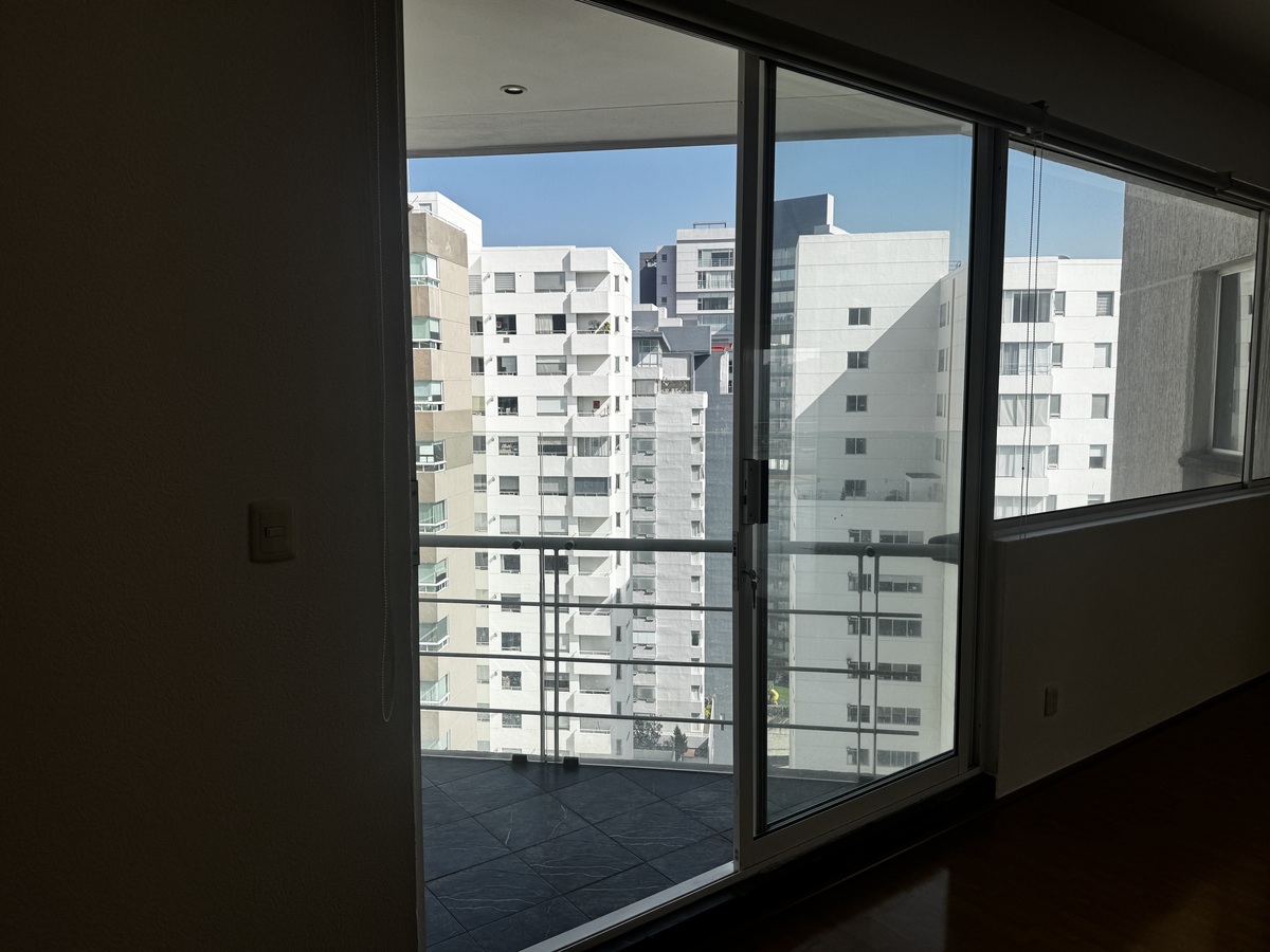 25 de 48: Balcón pequeño