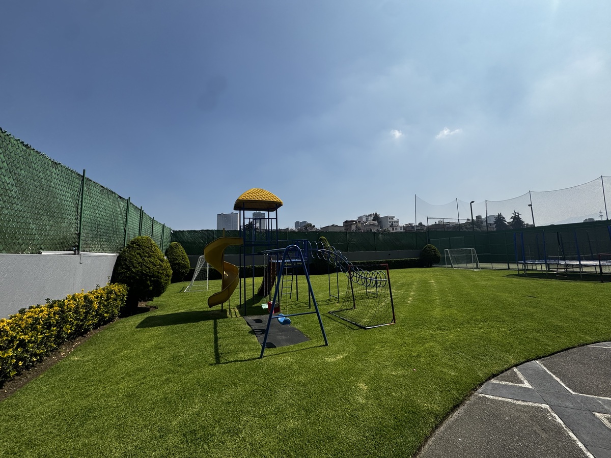 24 de 48: Jardín trasero