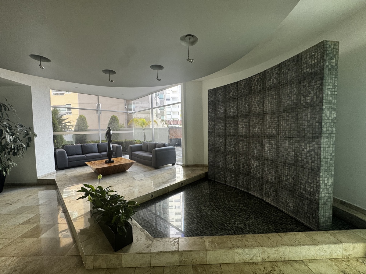 37 de 48: Fuentes el lobby