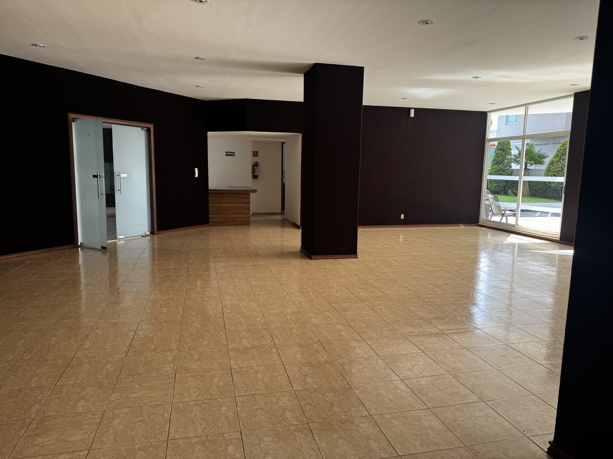 38 de 48: Salón de usos múltiples