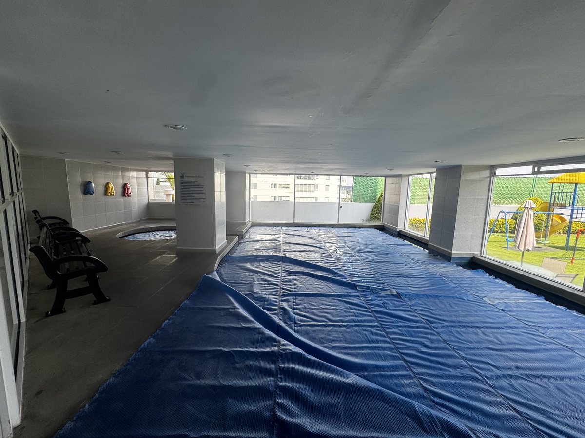 42 de 48: Alberca techada