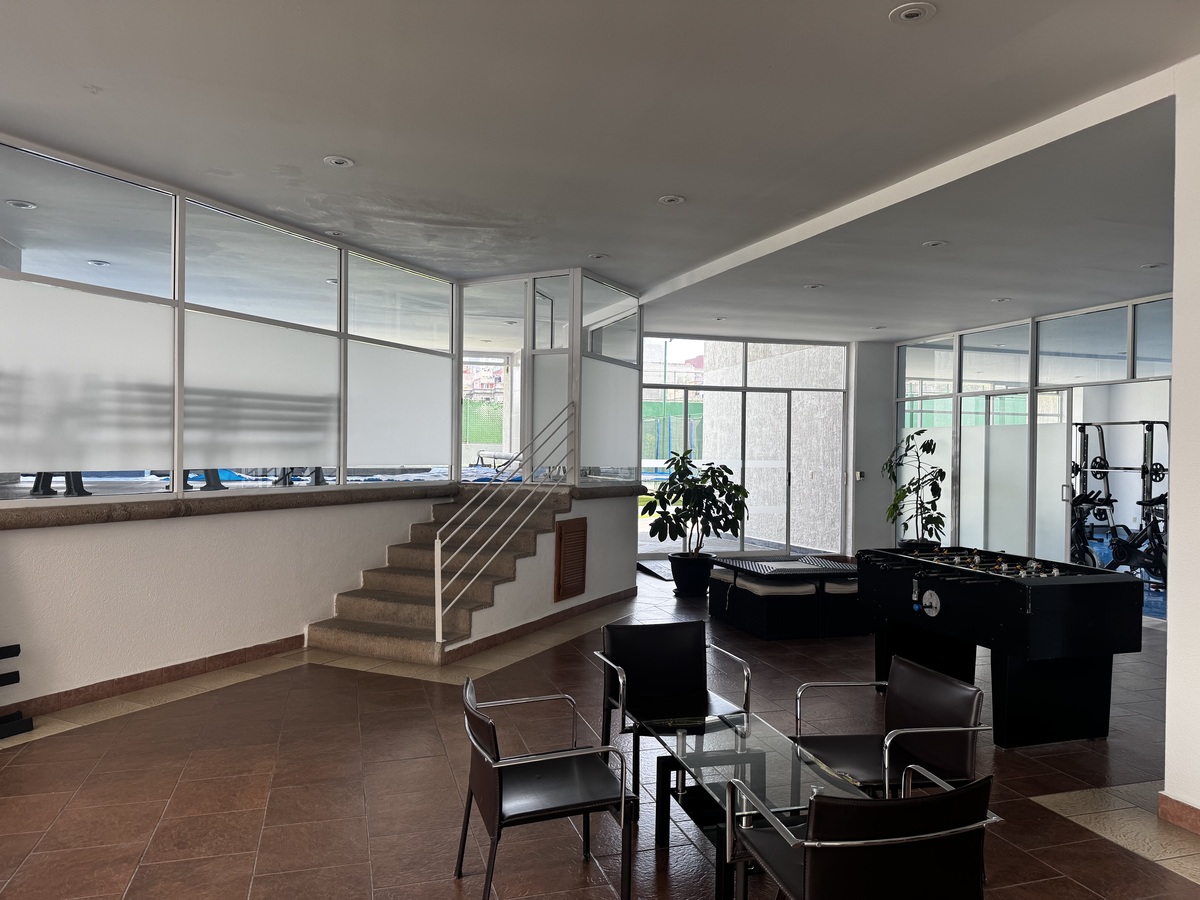 44 de 48: Área de Joven