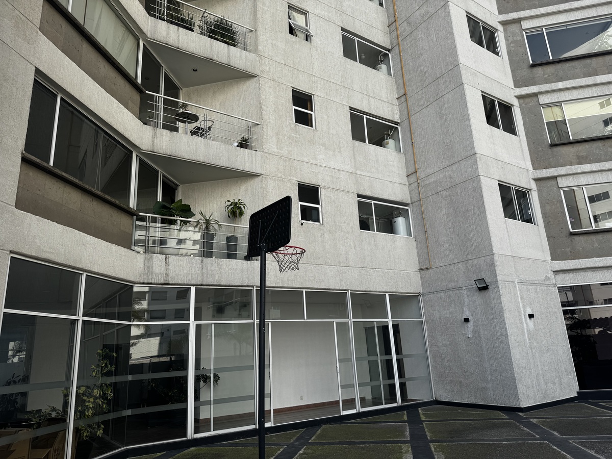 46 de 48: Fachada, balcón, pequeño