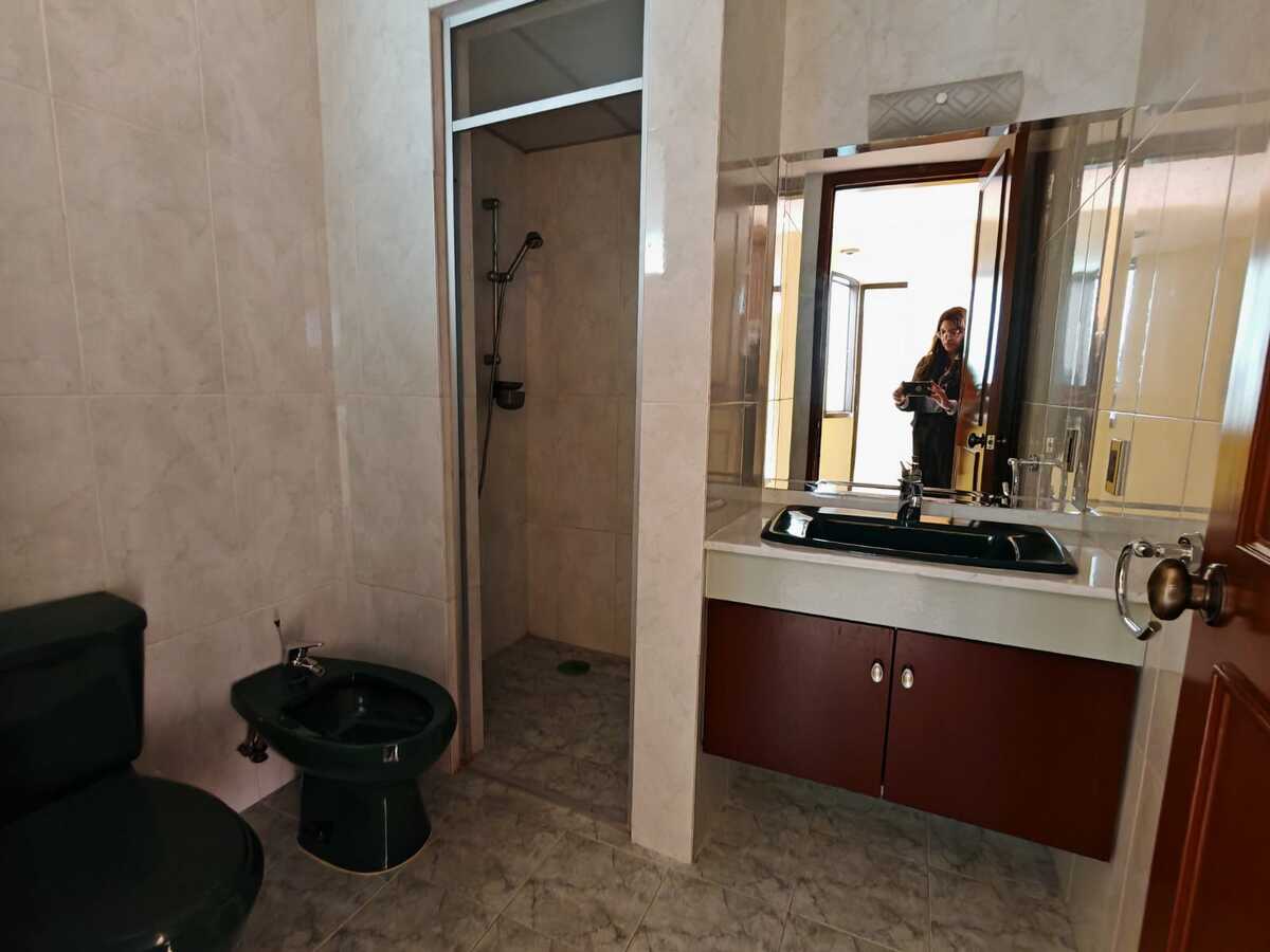 26 de 37: Baño recámara principal