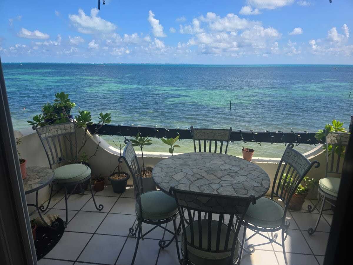 Condominio Amueblado Frente al Mar en Flamingo Plus