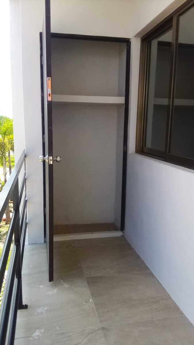 6 of 6: pequeña bodega