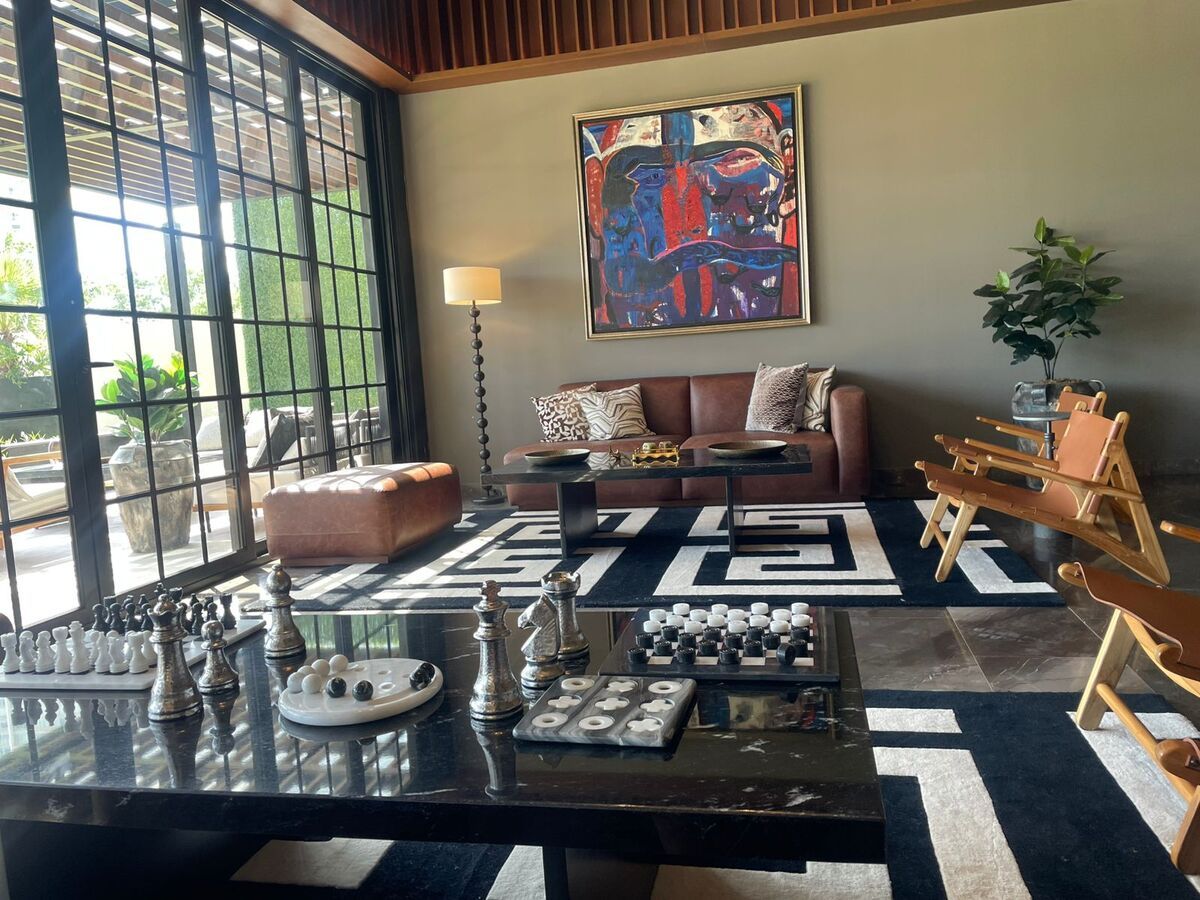 7 of 18: sala de juegos