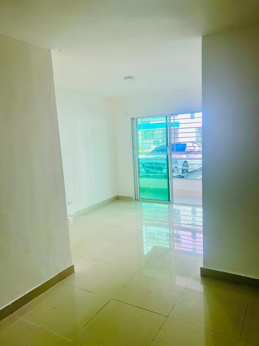 7 de 30: sala y balcón