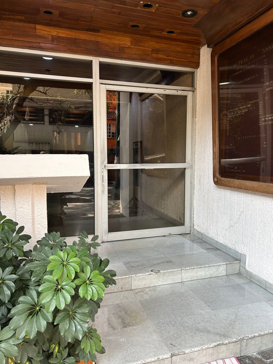 3 de 22: acceso al
edificio