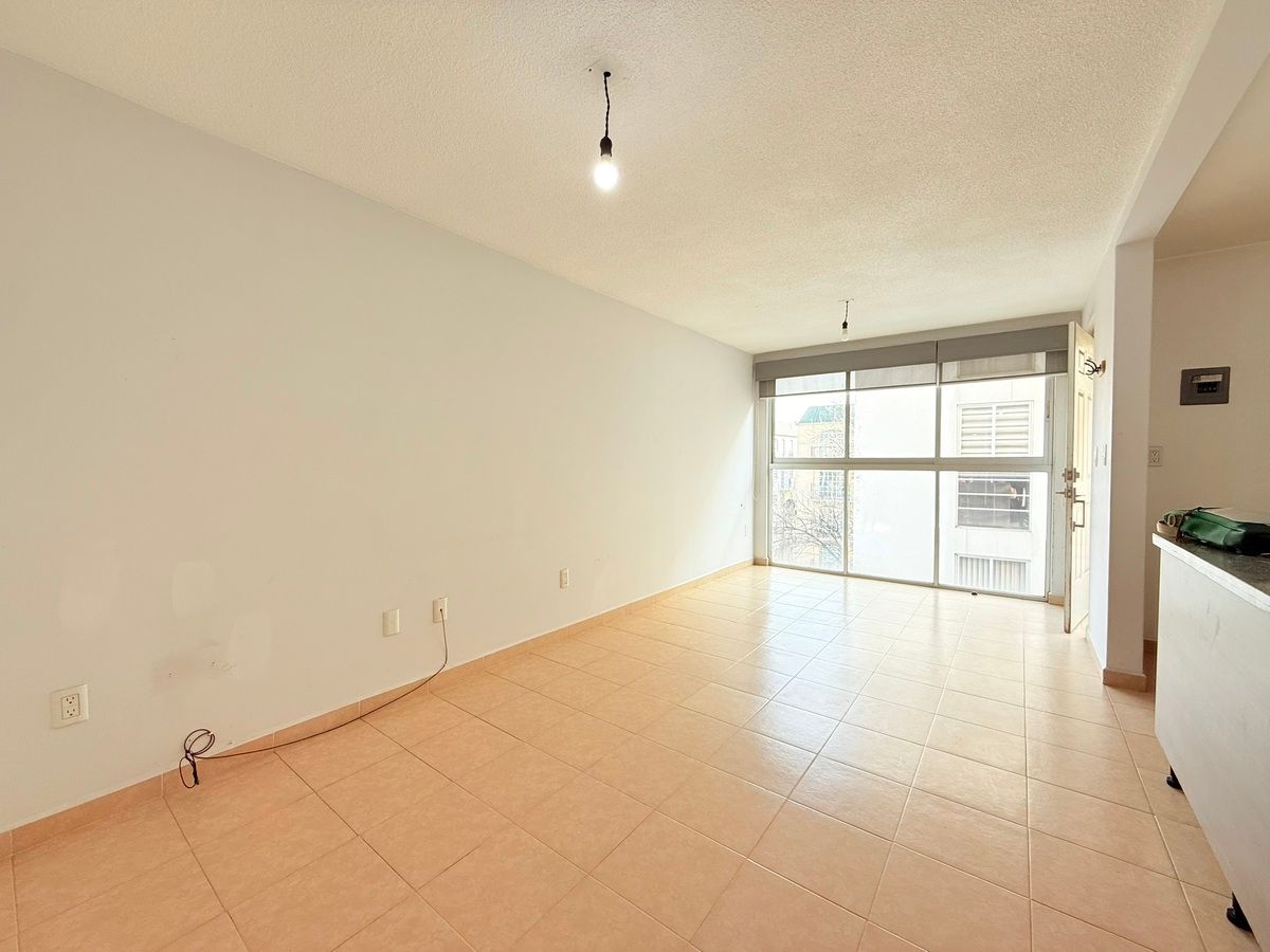 2 de 12: Estancia - Comedor