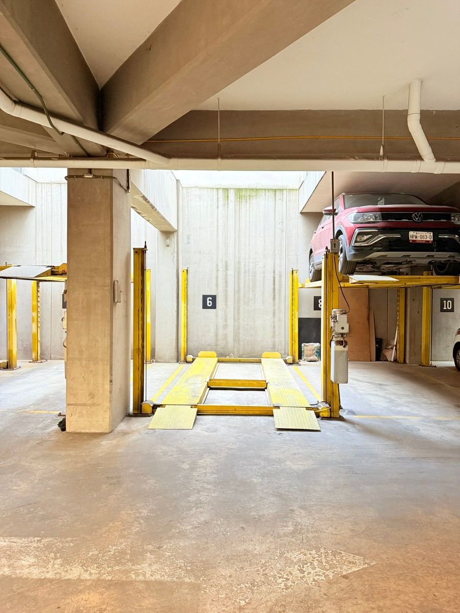 9 de 12: Estacionamiento en eleva auto