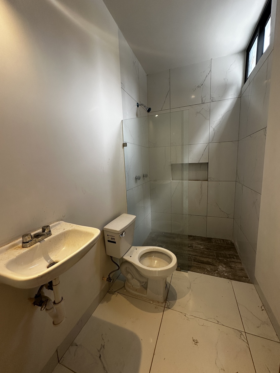 12 de 22: Baño Cuarto de Servicio