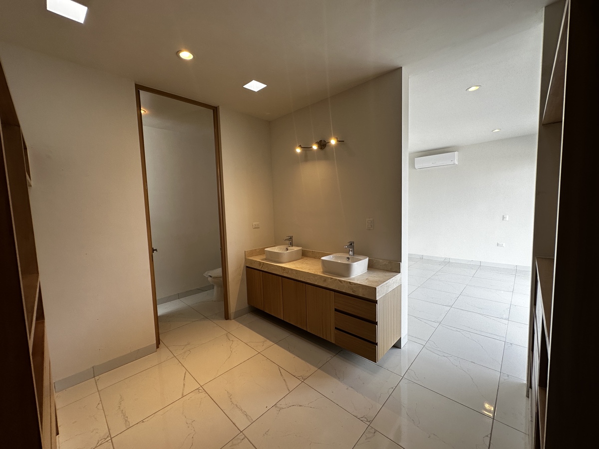 15 de 22: Baño Recámara Principal