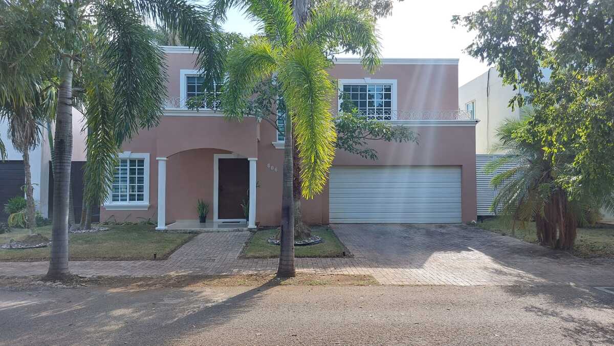 1 de 13: Fachada Principal