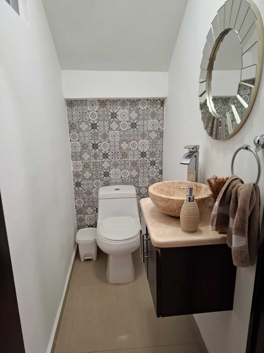 5 de 13: Medio Baño