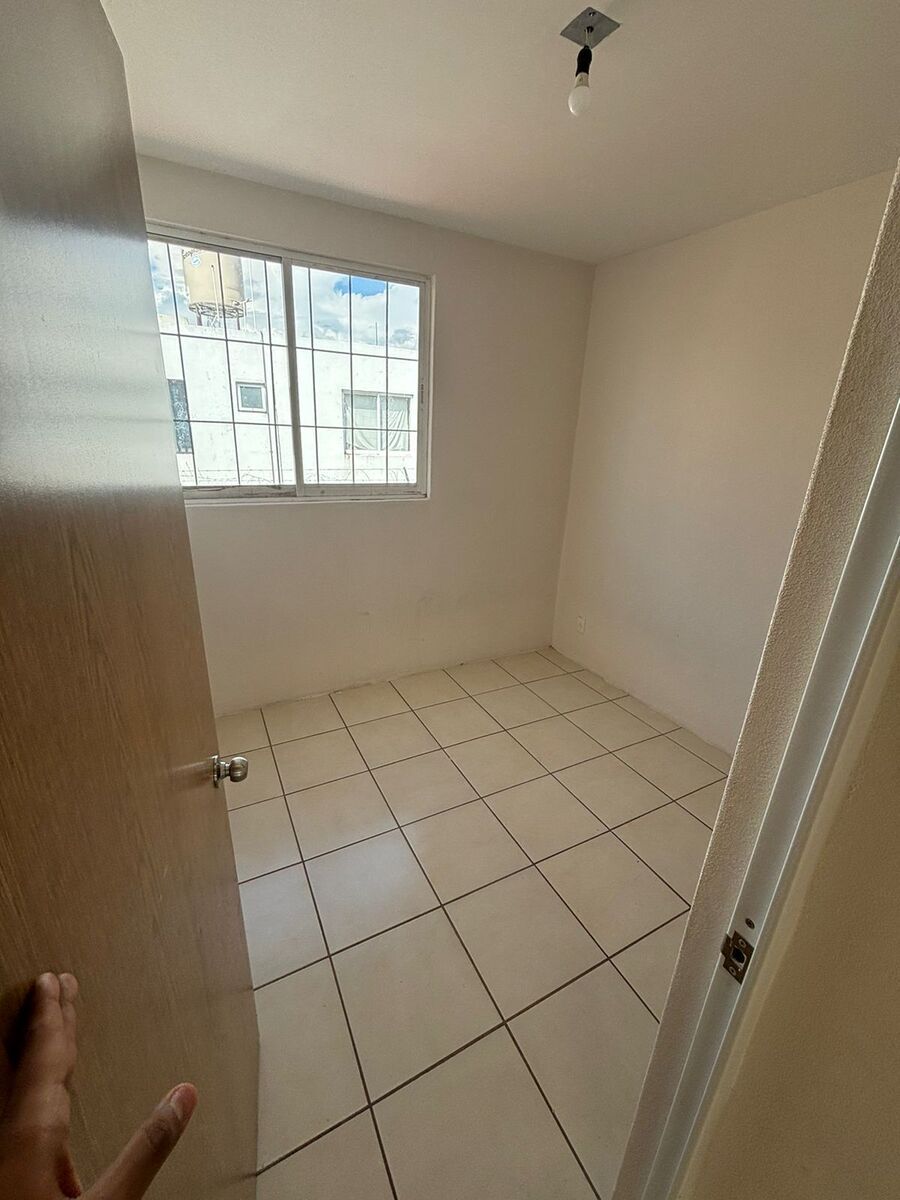 11 de 12: RECAMARA SECUNDARIA