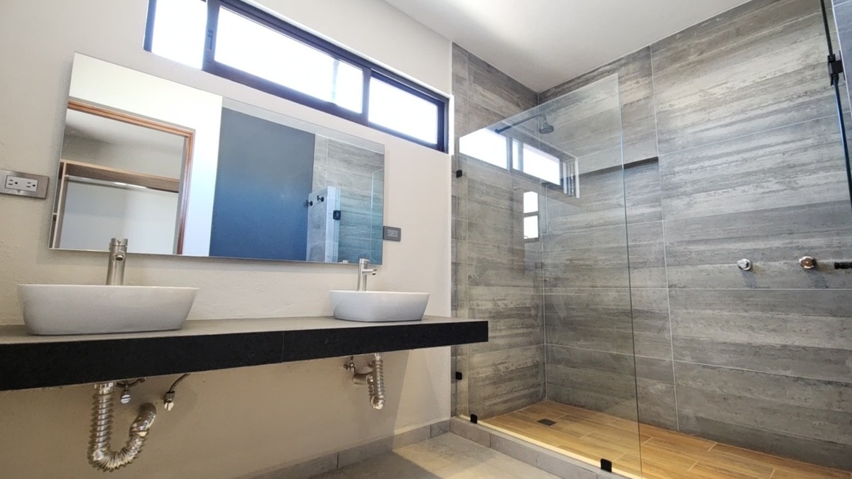 10 of 14: BAÑO RECAMARA PRINCIPAL