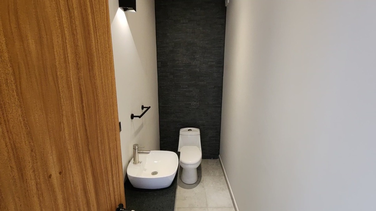 14 of 14: BAÑO DE VISITAS