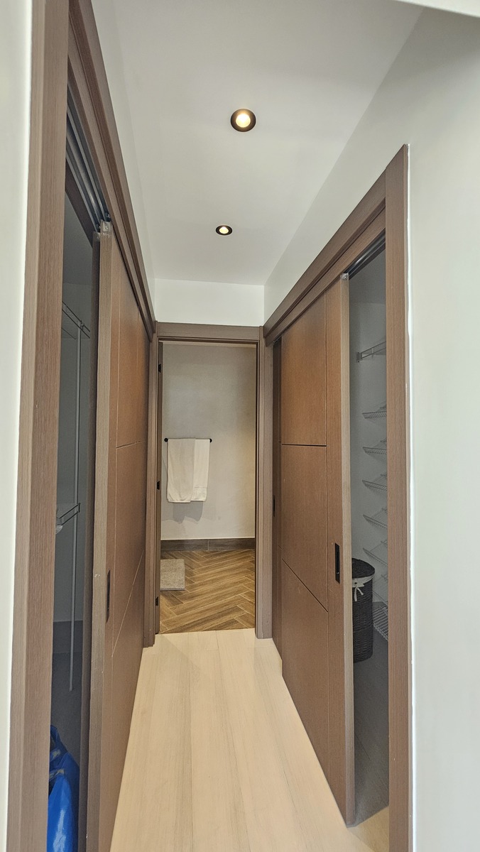 37 de 50: Closet y baño