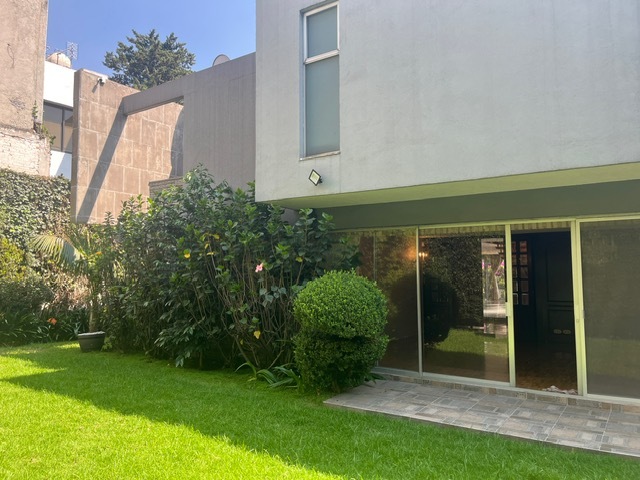 3 of 26: salida de comedor  a jardin