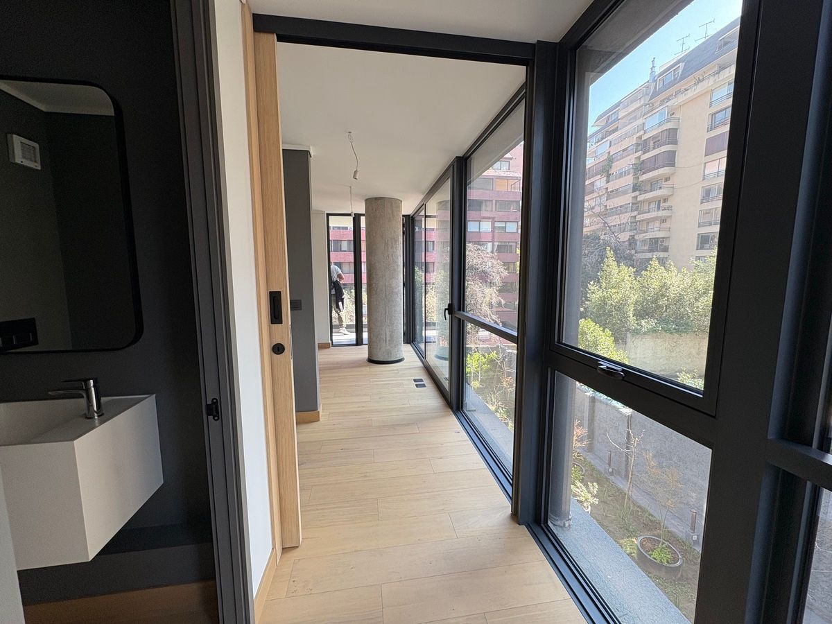 Pasillo a dormitorio
