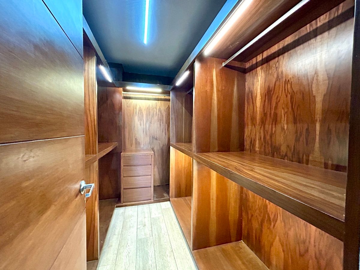 12 de 21: VESTIDOR RECÁMRA PRINCIPAL