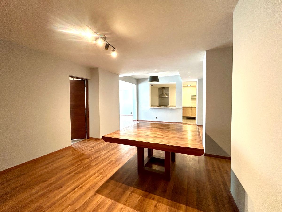 8 de 21: FAMILY ROOM