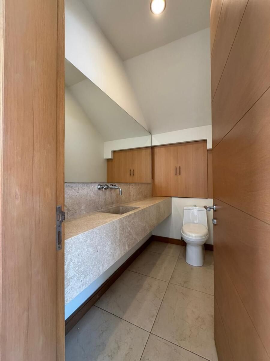 7 de 20: BAÑO VISITAS