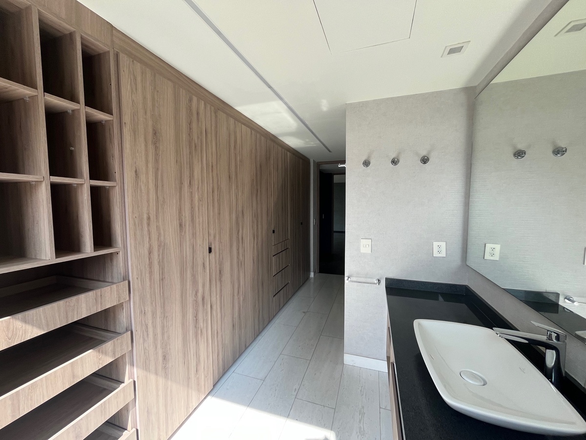 13 de 46: baño principal