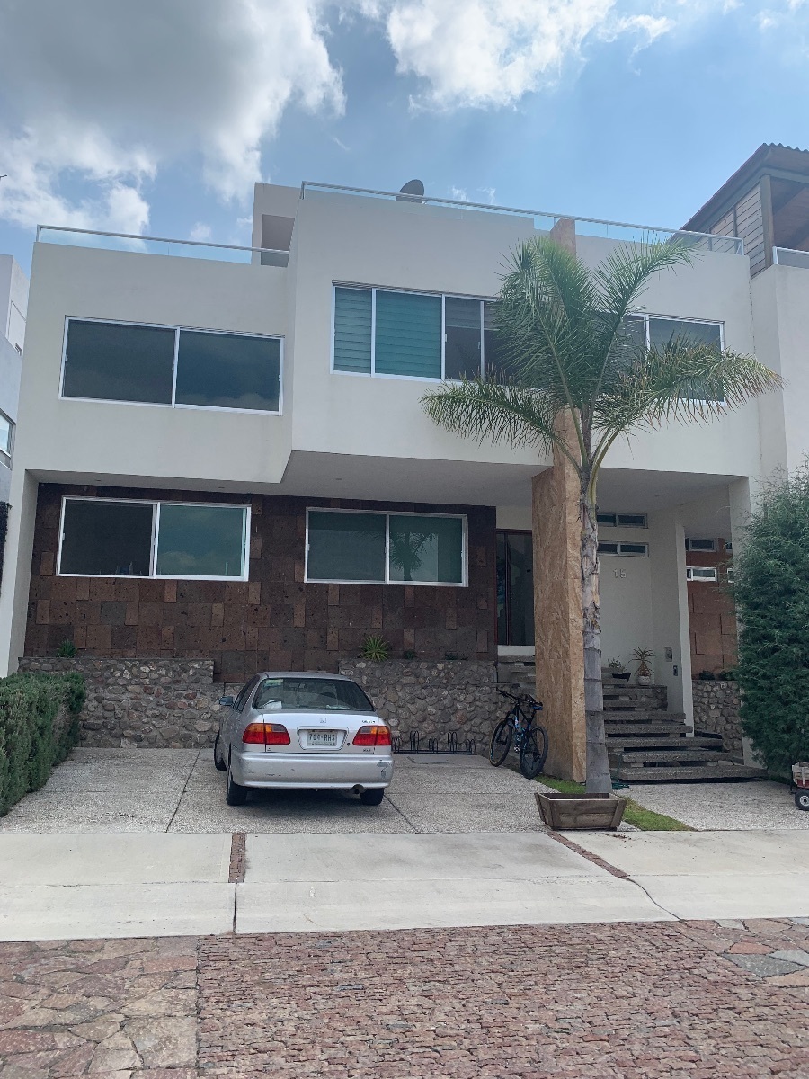 11 de 12: Fachada de casa