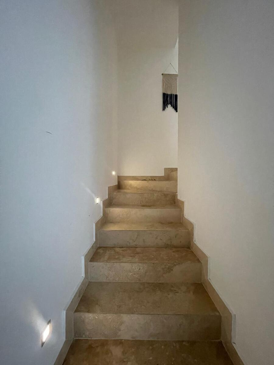 11 de 31: Escaleras primer nivel