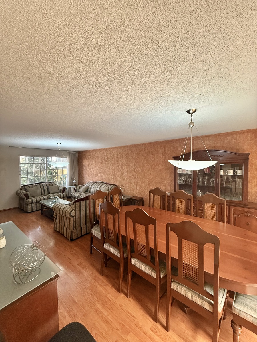 6 of 23: Amplia Sala - comedor corrida