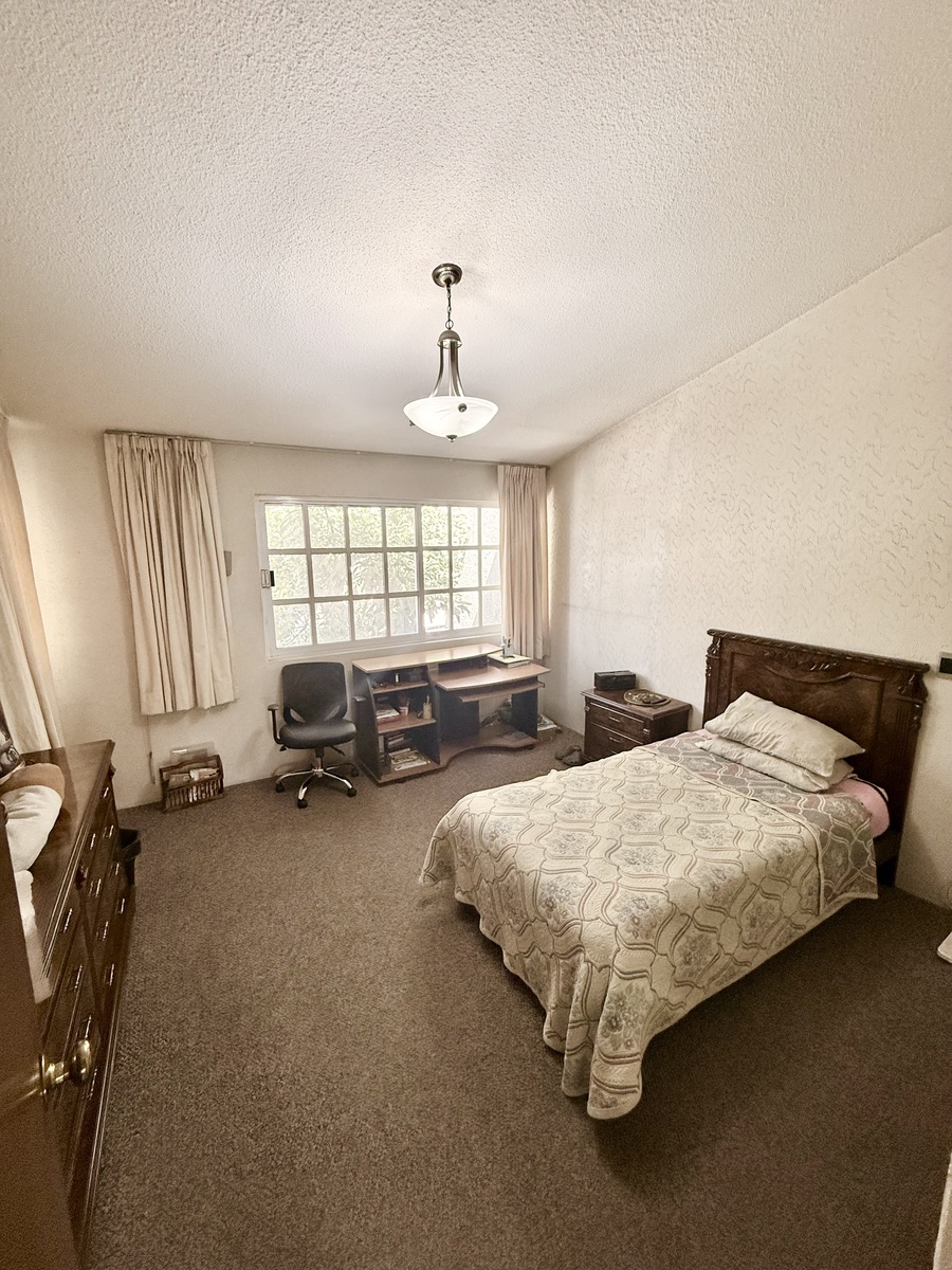 16 of 23: Recámara 1 con vestidor y balcón