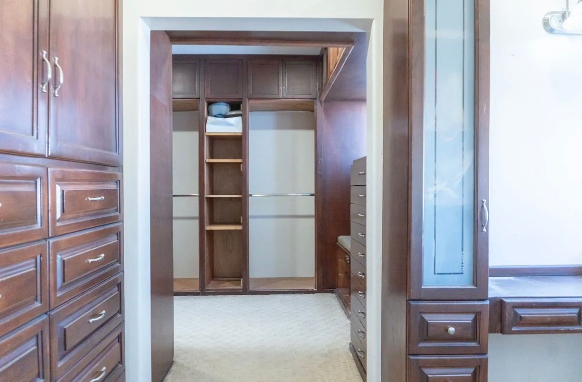 26 de 27: Walk - in closet