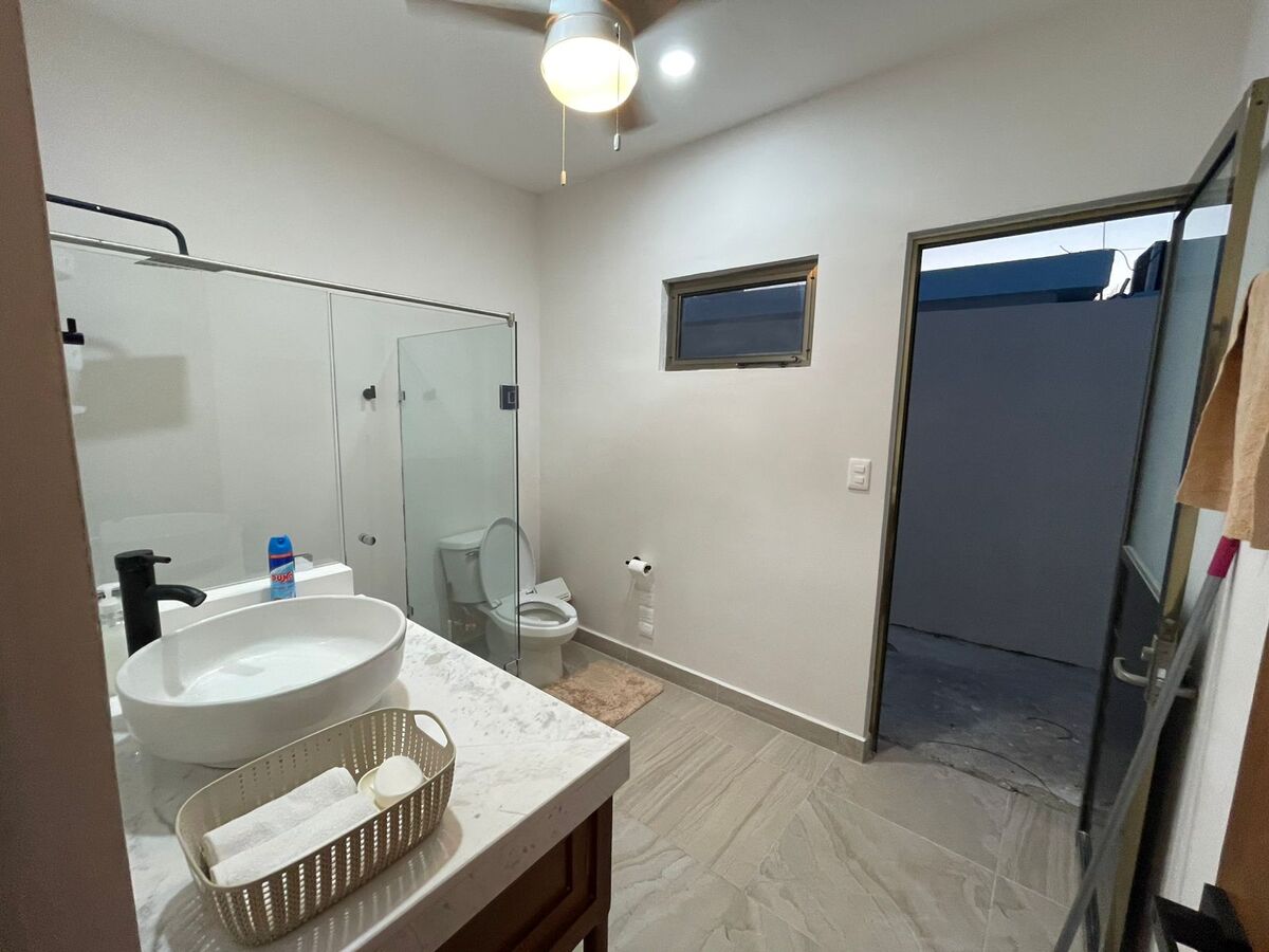 7 de 18: Baño de visitas