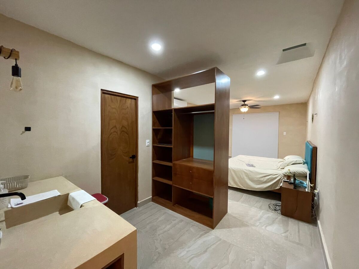 10 of 18: Closet vestidor recámara principal