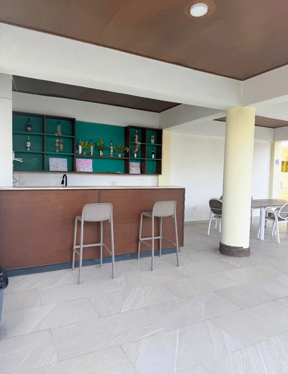 18 de 18: Area del bar