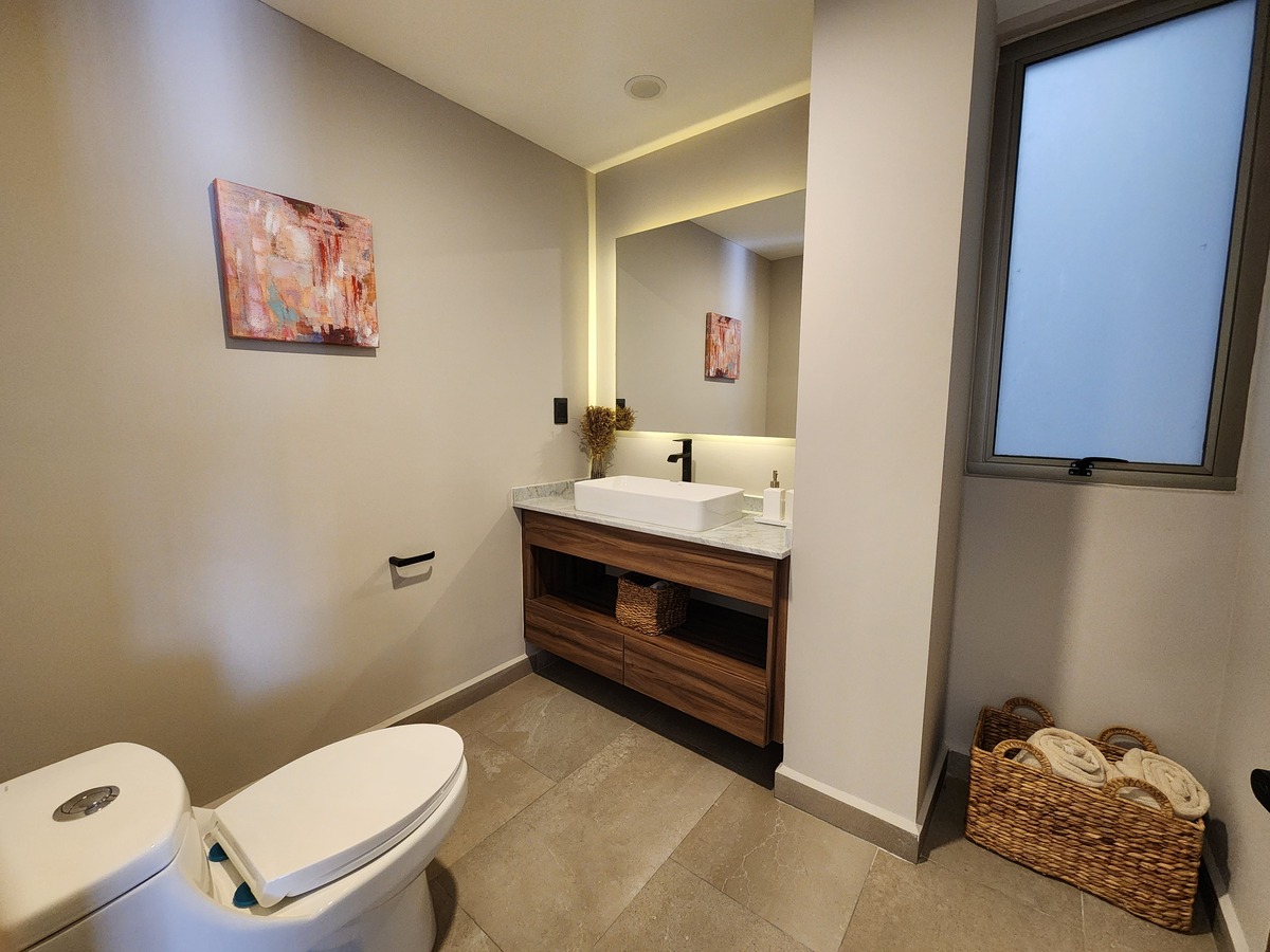 8 of 30: Baño de visitas