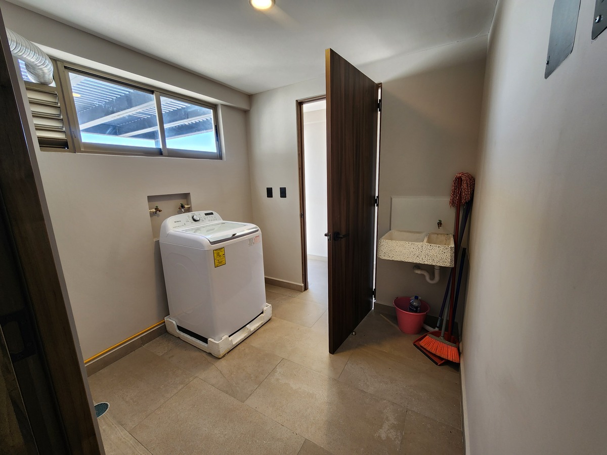 23 of 30: Cuarto de lavado