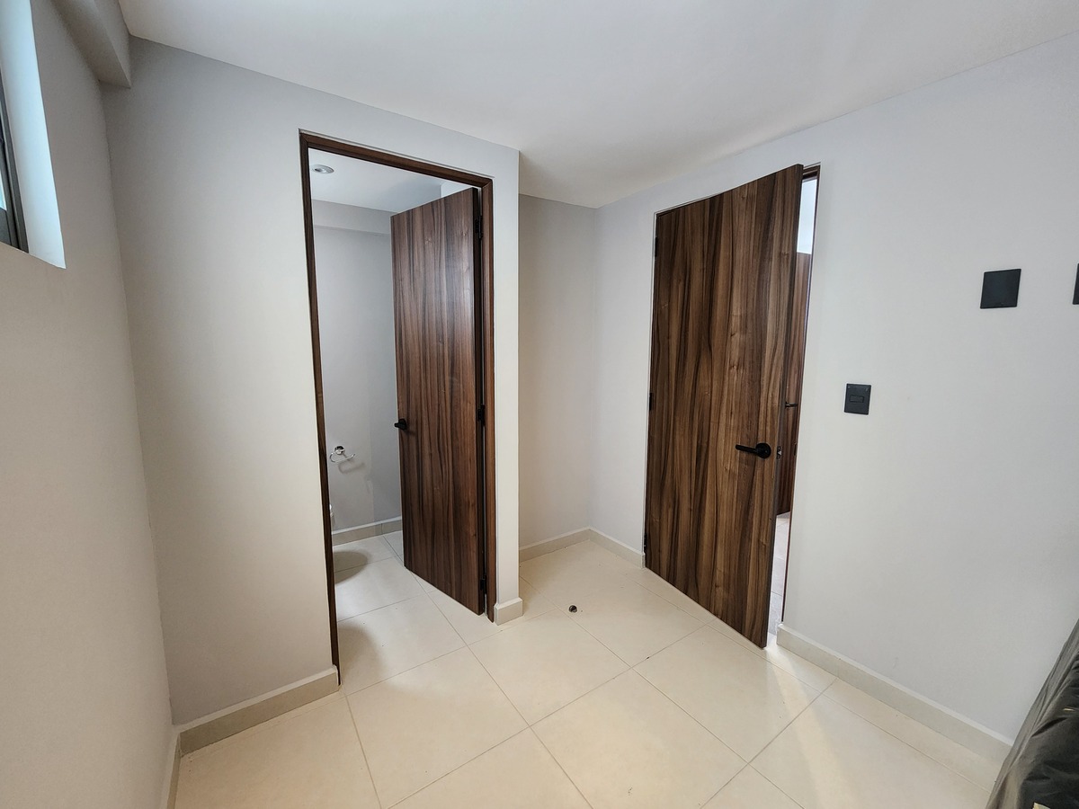 25 of 30: Cuarto de servicio